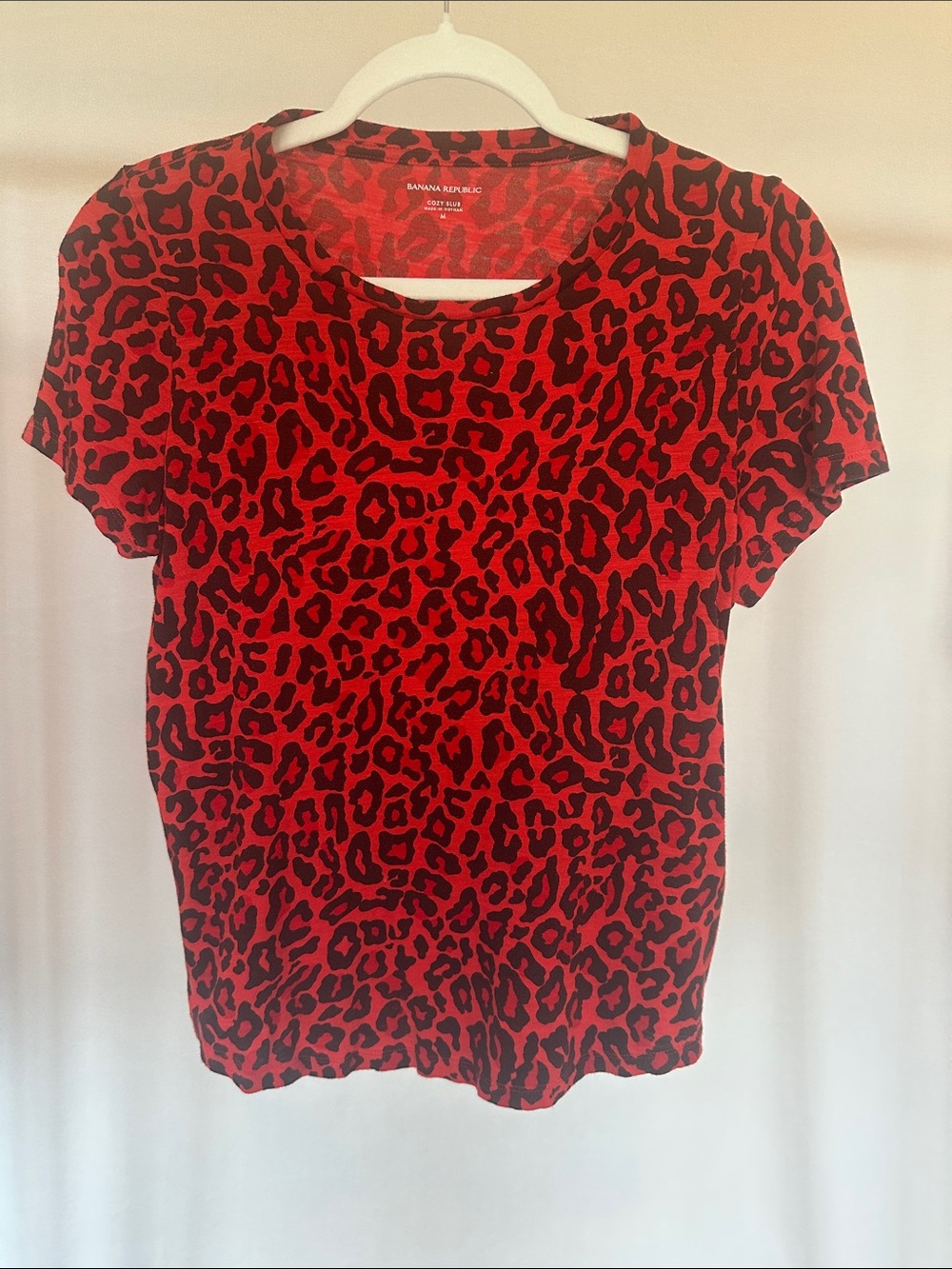 Banana Republic Red and Black Leopard Print Short Sleeve Tee medium